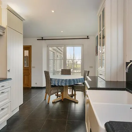 Hoeve T' Korenhof - *