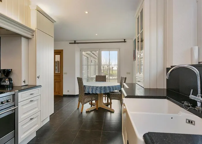 Hoeve T' Korenhof - *