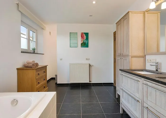 Hoeve T' Korenhof - *